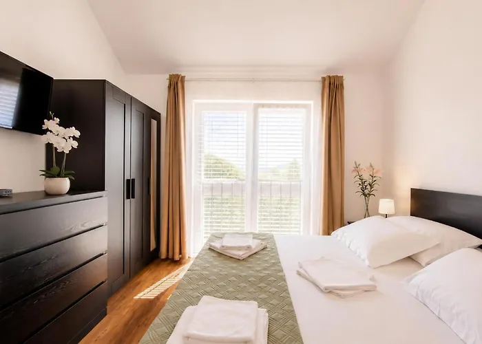 3 Bedroom Beautiful Home In Sutivan